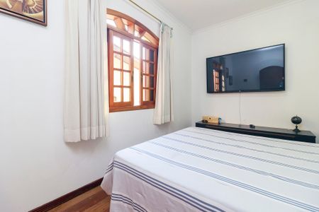 Casa à venda com 226m², 3 quartos e 3 vagas Casa à venda com 226m², 3 quartos e 3 vagasQuarto 2