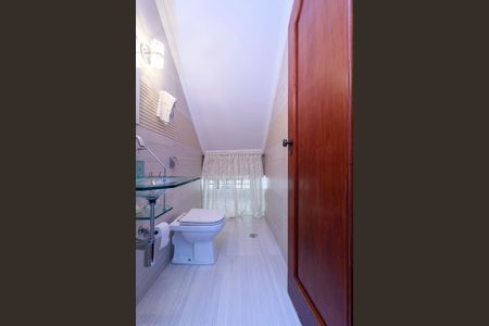 Casa à venda com 226m², 3 quartos e 3 vagas Casa à venda com 226m², 3 quartos e 3 vagasLavabo
