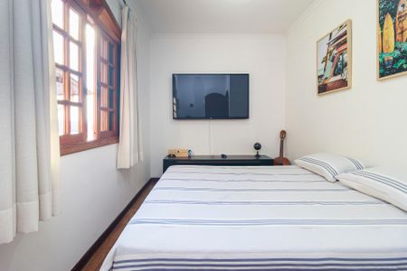 Casa à venda com 226m², 3 quartos e 3 vagas Casa à venda com 226m², 3 quartos e 3 vagasQuarto 2