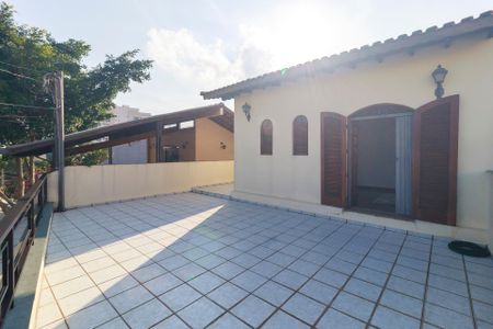 Casa à venda com 226m², 3 quartos e 3 vagas Casa à venda com 226m², 3 quartos e 3 vagasSuíte - Terraço
