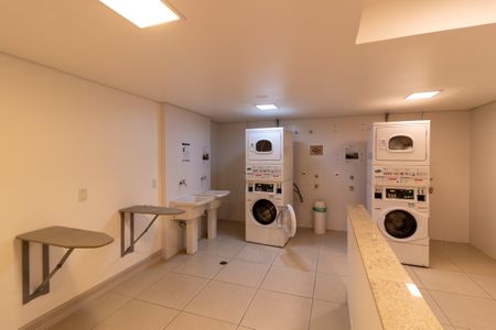 Studio para alugar com 33m², 1 quarto e 1 vaga Studio para alugar com 33m², 1 quarto e 1 vagaÁrea comum - Lavanderia