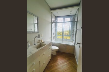 Banheiro de apartamento para alugar com 2 quartos, 160m² em Rio Tavares, Florianópolis