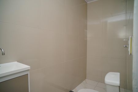 Banheiro de casa de condomínio para alugar com 1 quarto, 100m² em Eldorado, Maricá