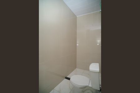 Banheiro de casa de condomínio para alugar com 1 quarto, 100m² em Eldorado, Maricá