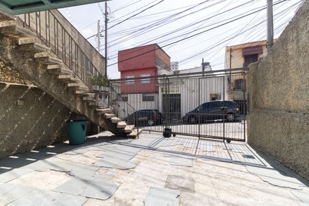 Garagem  de casa à venda com 4 quartos, 150m² em Vila Santo Estefano, São Paulo