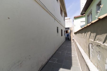Corredor Lateral de casa à venda com 4 quartos, 150m² em Vila Santo Estefano, São Paulo