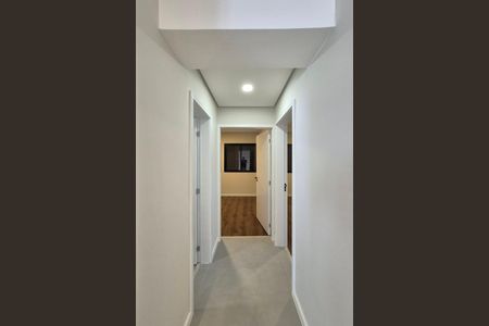 Corredor  de apartamento à venda com 2 quartos, 76m² em Cambuí, Campinas
