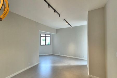 Sala de apartamento à venda com 2 quartos, 76m² em Cambuí, Campinas