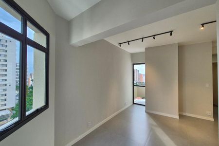 Sala de apartamento à venda com 2 quartos, 76m² em Cambuí, Campinas
