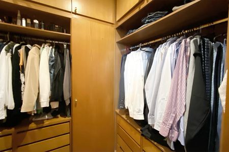 Apartamento à venda com 195m², 4 quartos e 4 vagasCloset da suíte