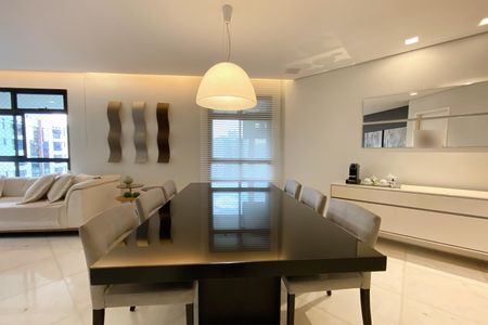 Apartamento à venda com 195m², 4 quartos e 4 vagasSala de Jantar