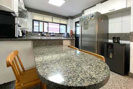 Apartamento à venda com 195m², 4 quartos e 4 vagasCozinha