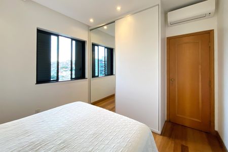 Apartamento à venda com 195m², 4 quartos e 4 vagasQuarto 2