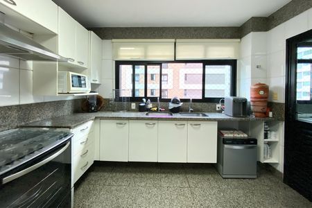 Apartamento à venda com 195m², 4 quartos e 4 vagasCozinha