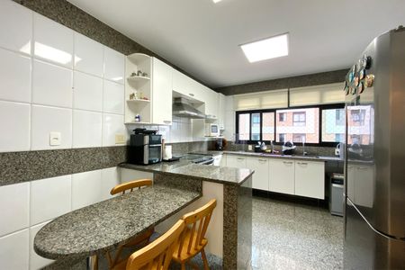 Apartamento à venda com 195m², 4 quartos e 4 vagasCozinha