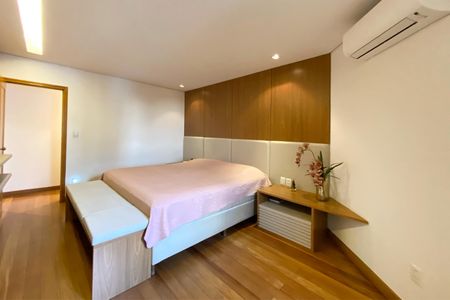 Apartamento à venda com 195m², 4 quartos e 4 vagasSuite 