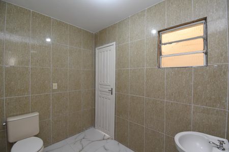 Banheiro de casa para alugar com 1 quarto, 59m² em Capão da Imbuia, Pinhais