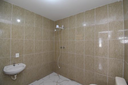 Banheiro de casa para alugar com 1 quarto, 59m² em Capão da Imbuia, Pinhais