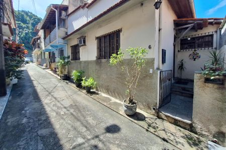 Casa à venda com 81m², 2 quartos e sem vagaFachada