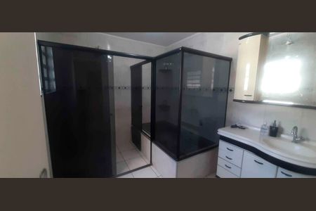 Casa à venda com 140m², 4 quartos e 3 vagasBanheiro da Suíte