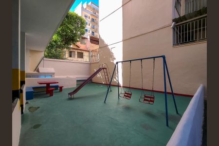 Apartamento à venda com 60m², 2 quartos e sem vagaÁrea comum - Playground