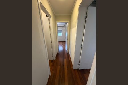 Corredor de apartamento para alugar com 3 quartos, 170m² em Água Branca, São Paulo