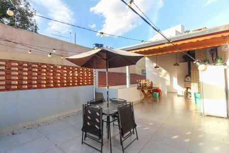 Casa à venda com 300m², 4 quartos e 2 vagasChurrasqueira