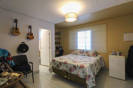 Casa à venda com 300m², 4 quartos e 2 vagasSuite