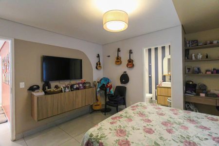 Casa à venda com 300m², 4 quartos e 2 vagasSuite