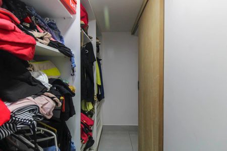 Casa à venda com 300m², 4 quartos e 2 vagasCloset da suíte
