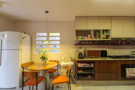 Casa à venda com 300m², 4 quartos e 2 vagasCozinha