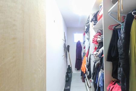 Casa à venda com 300m², 4 quartos e 2 vagasCloset da suíte