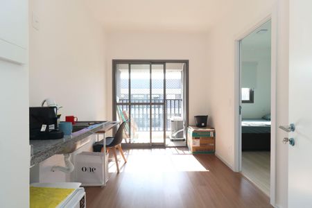 Sala/cozinha de kitnet/studio para alugar com 1 quarto, 28m² em Pinheiros, São Paulo