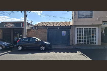 Casa para alugar com 250m², 3 quartos e 2 vagasPlaca instalada em 17/04 com o código YEQA-100