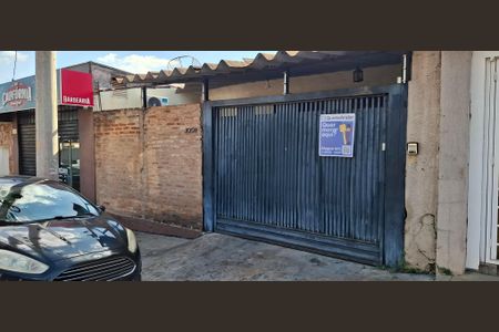 Casa para alugar com 250m², 3 quartos e 2 vagasFachada