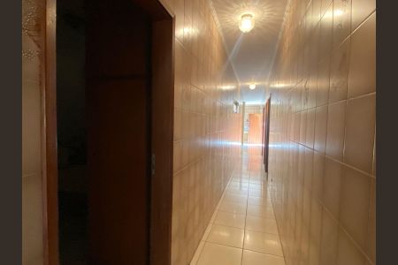 Casa à venda com 400m², 4 quartos e sem vaga Casa à venda com 400m², 4 quartos e sem vagaCorredor
