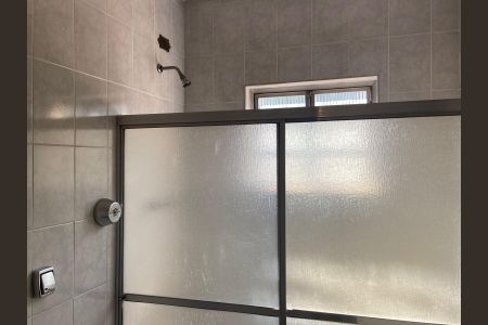 Casa à venda com 400m², 4 quartos e sem vaga Casa à venda com 400m², 4 quartos e sem vagaBanheiro da suíte