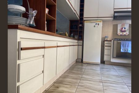 Casa à venda com 400m², 4 quartos e sem vaga Casa à venda com 400m², 4 quartos e sem vagaCozinha 2
