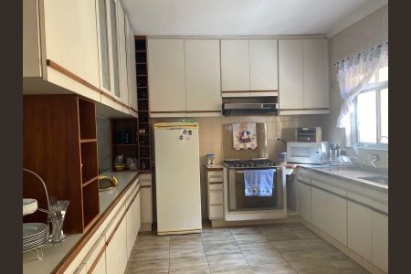 Casa à venda com 400m², 4 quartos e sem vaga Casa à venda com 400m², 4 quartos e sem vagaCozinha 2