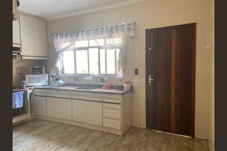 Casa à venda com 400m², 4 quartos e sem vaga Casa à venda com 400m², 4 quartos e sem vagaCozinha 2