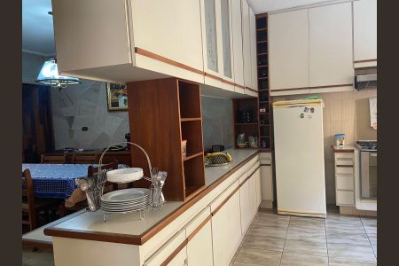 Casa à venda com 400m², 4 quartos e sem vaga Casa à venda com 400m², 4 quartos e sem vagaCozinha 2