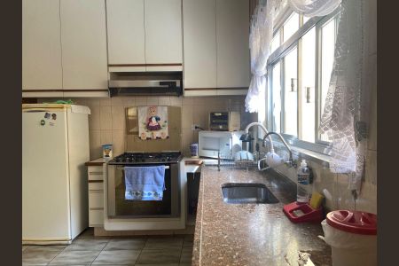 Casa à venda com 400m², 4 quartos e sem vaga Casa à venda com 400m², 4 quartos e sem vagaCozinha 2