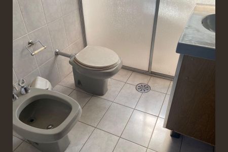 Casa à venda com 400m², 4 quartos e sem vaga Casa à venda com 400m², 4 quartos e sem vagaBanheiro da suíte