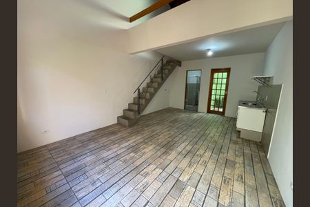 Sala de kitnet/studio para alugar com 1 quarto, 42m² em Jardim Trussardi, São Paulo