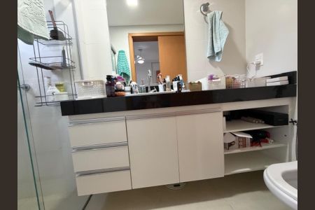 Apartamento à venda com 77m², 3 quartos e 2 vagasBanheiro