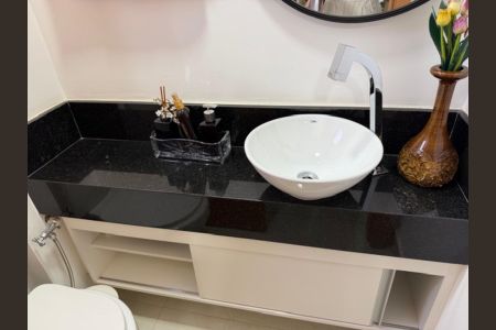 Apartamento à venda com 77m², 3 quartos e 2 vagasBanheiro