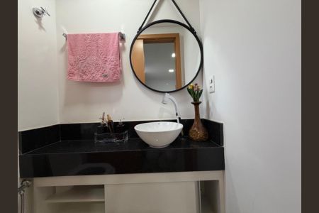 Apartamento à venda com 77m², 3 quartos e 2 vagasBanheiro