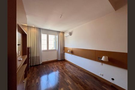 Apartamento à venda com 134m², 3 quartos e 1 vagaSuíte