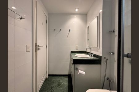 Apartamento à venda com 134m², 3 quartos e 1 vagaSuíte - banheiro