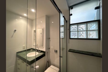 Apartamento à venda com 134m², 3 quartos e 1 vagaSuíte - banheiro